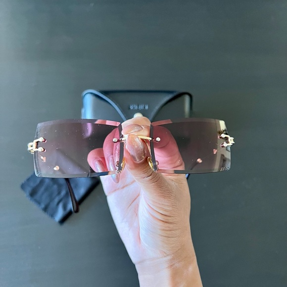 FREE WITH ADDITIONAL PURCHASE - SHEIN Two-Tone Sunglasses - Picture 3 of 4